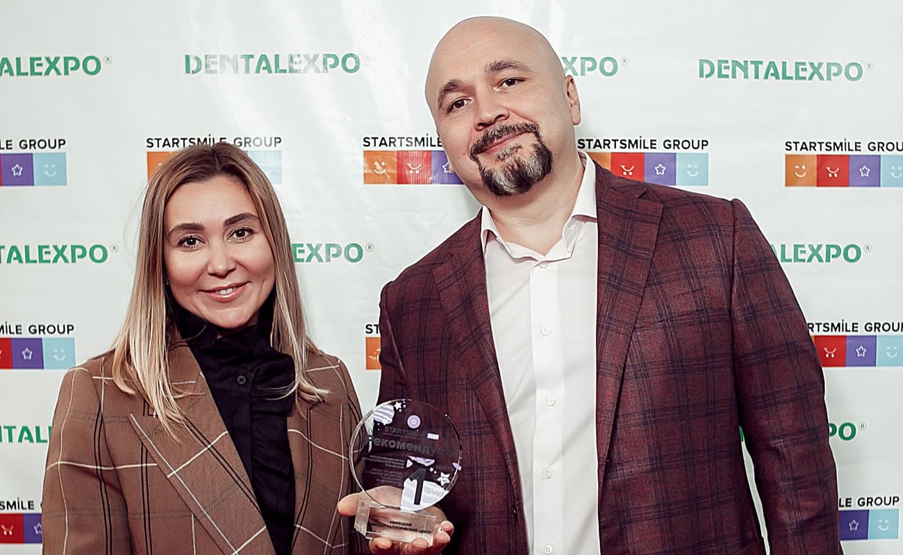 Фото Мареты Хашиевой и Магомеда Дахкильгова из Немецкого Имплантологического Центра занявшего 1-е место в категории от 3-х лет в рейтинге Startsmile TOP 2018