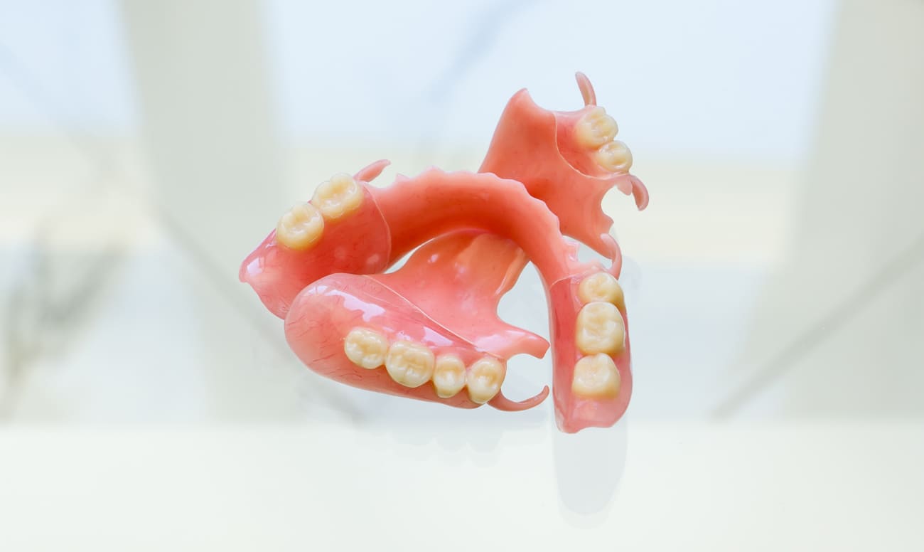 Нейлоновые зубные протезы — недостатки, срок службы, как крепятся на ...