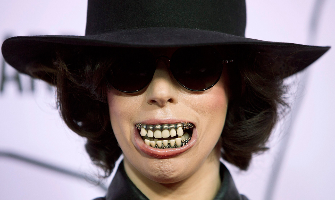 Леди Гага и ее искусственные зубы