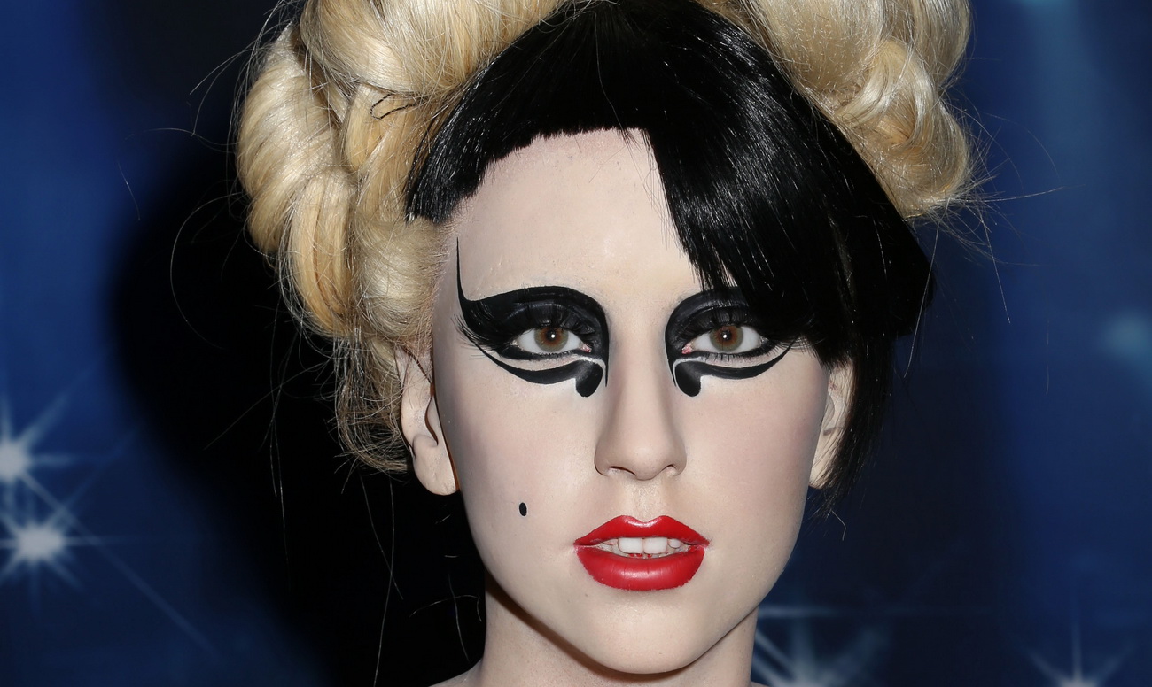Леди Гага теперь без зубов