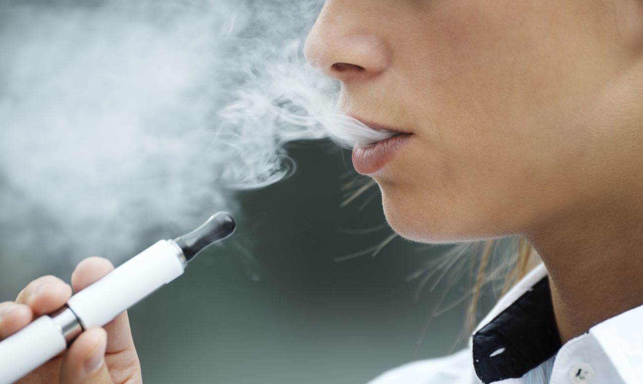 Стоматологи признали электронные сигареты