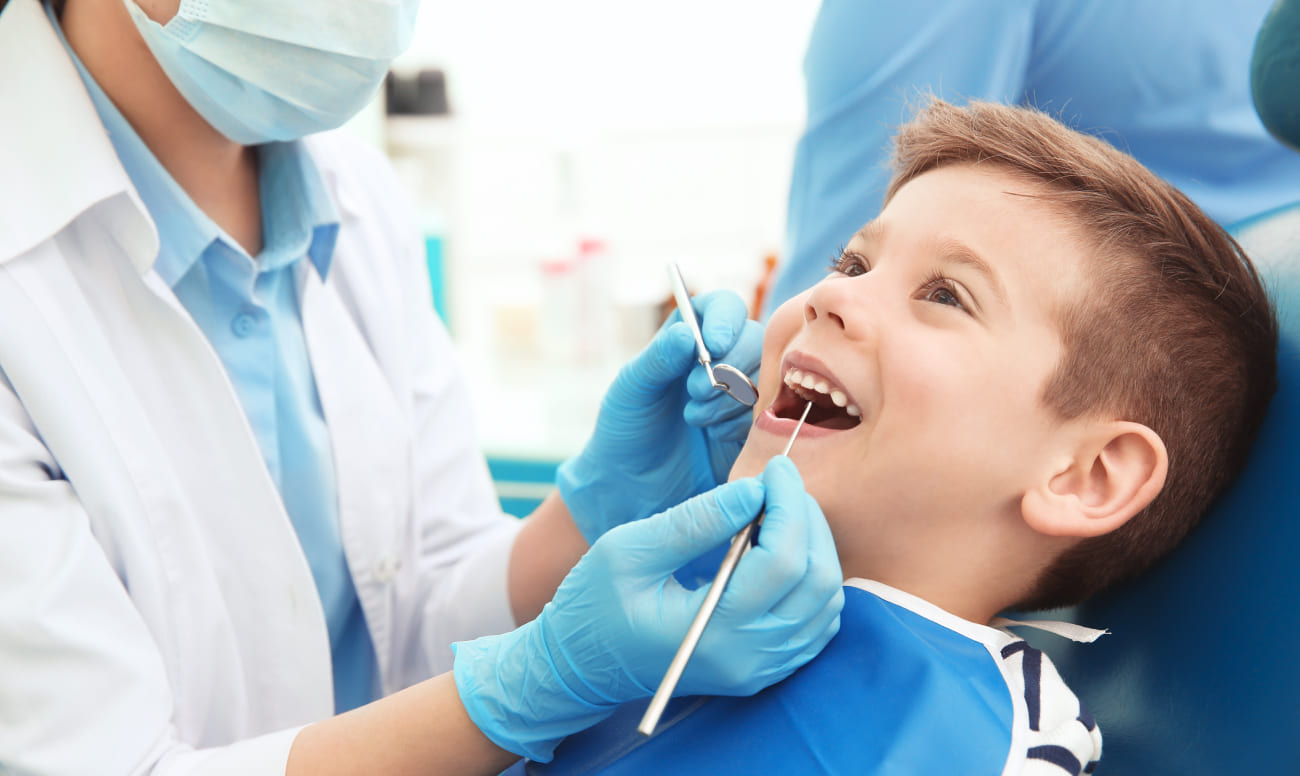 Фото ребенка на приеме у детского стоматолога