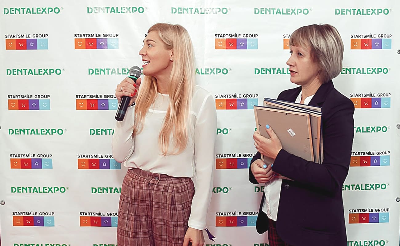 Фото президента Startsmile Group Юлии Клоуда и Руководителя проекта Рейтинг частных стоматологий Startsmile TOP 2018 Анны Костромитиновой