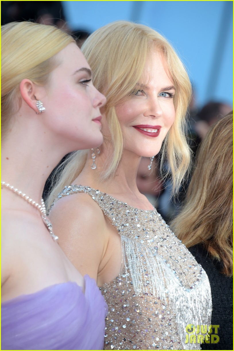 nicole-kidman-kirsten-dunst-elle-fanning-glam-it-up-for-the-beguiled-cannes-premiere-04.jpg