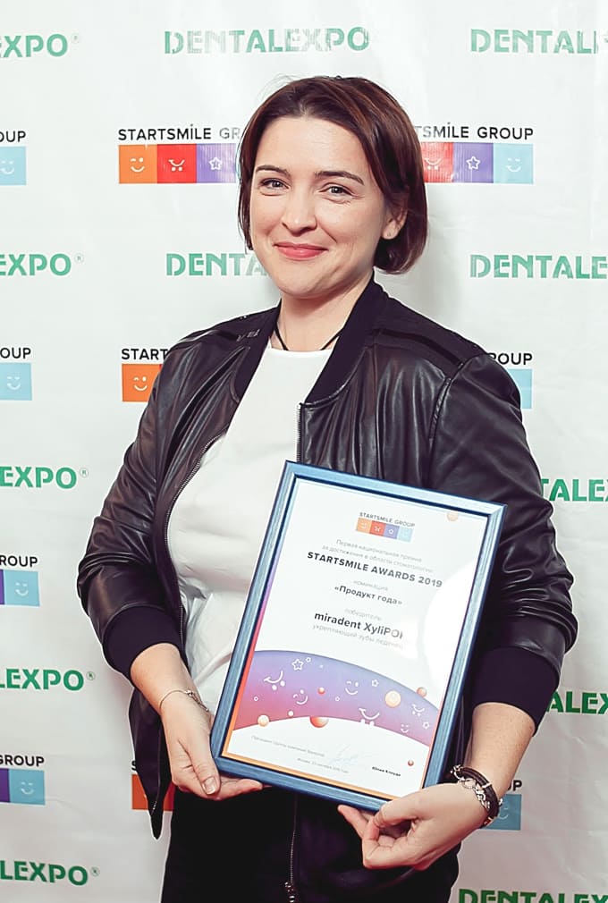 Фото Ольги Зайферт, представителя бренда Miradent, получившего премию Startsmile AWARDS в номинации «Продукт года»