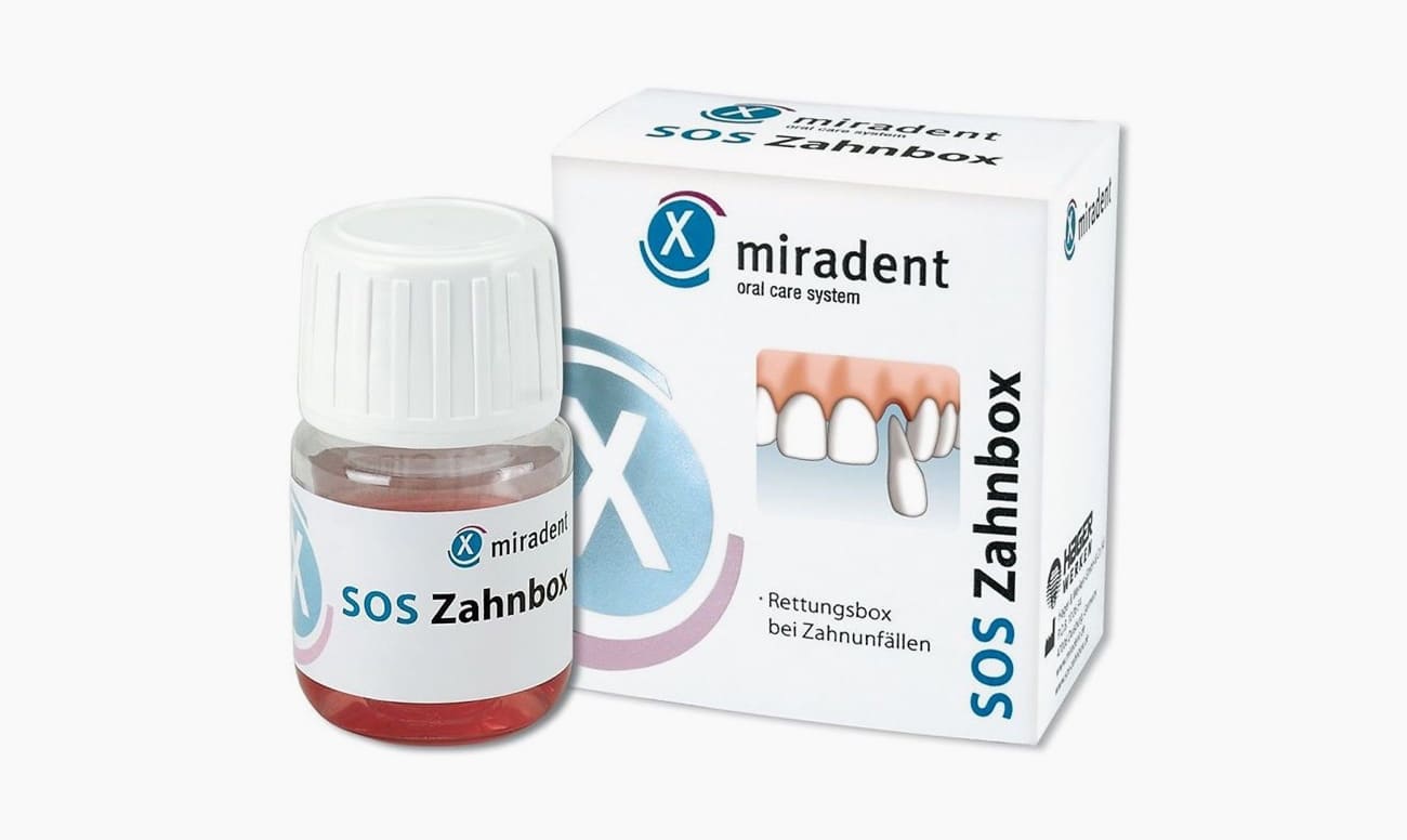Фото средства SOS Dentobox от miradent® в котором можно сохранить сколы и выбитые зубы для последующей реплантации