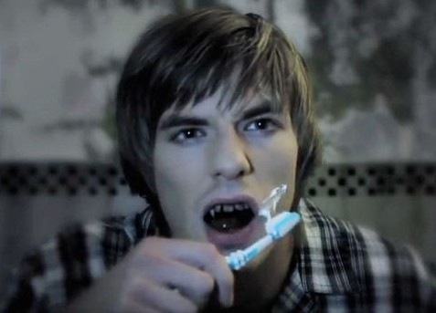 Thevampiredecidestostartbrushinghisteeth[1].jpg