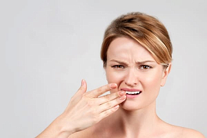 Шатаются зубы у взрослого  — причины и лечение