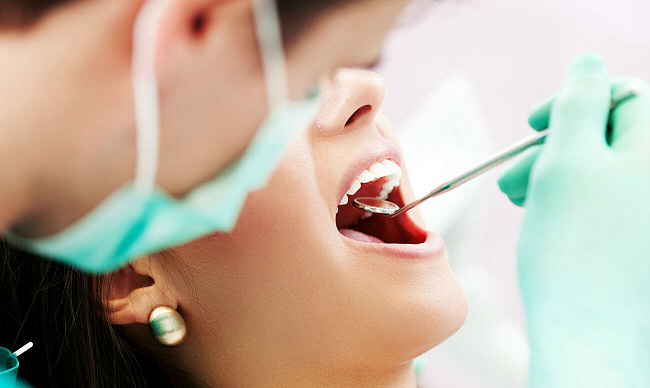 Временный зубной протез на передние зубы