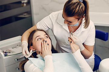 Рвотный рефлекс на приеме у стоматолога: что делать?