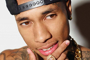 Tyga установил на зубы гриллсы