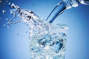 Газированная минеральная вода может навредить зубам?